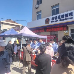 民警趕大集，宣傳零距離